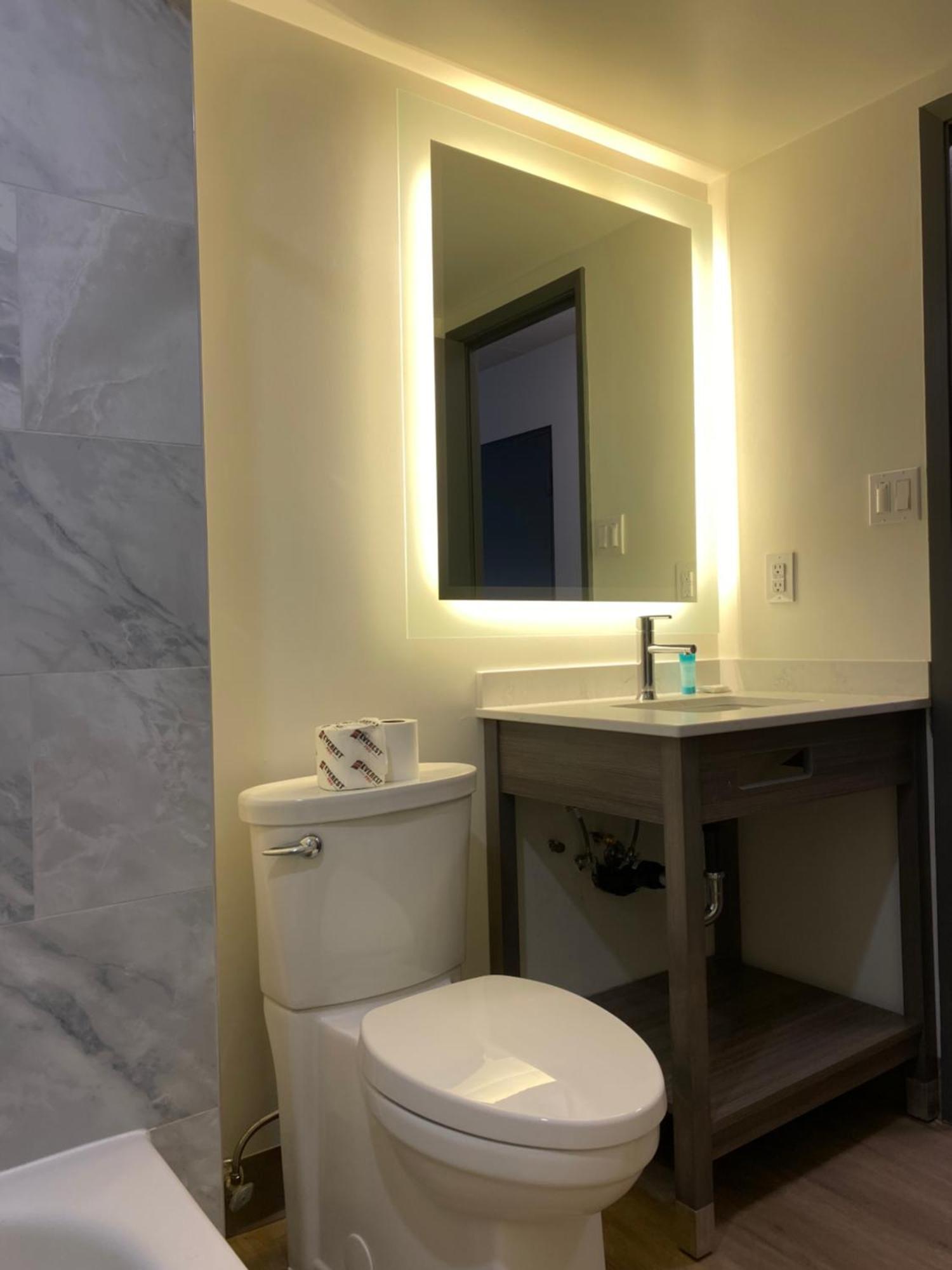 Ramada By Wyndham Kingston Μοτέλ Εξωτερικό φωτογραφία