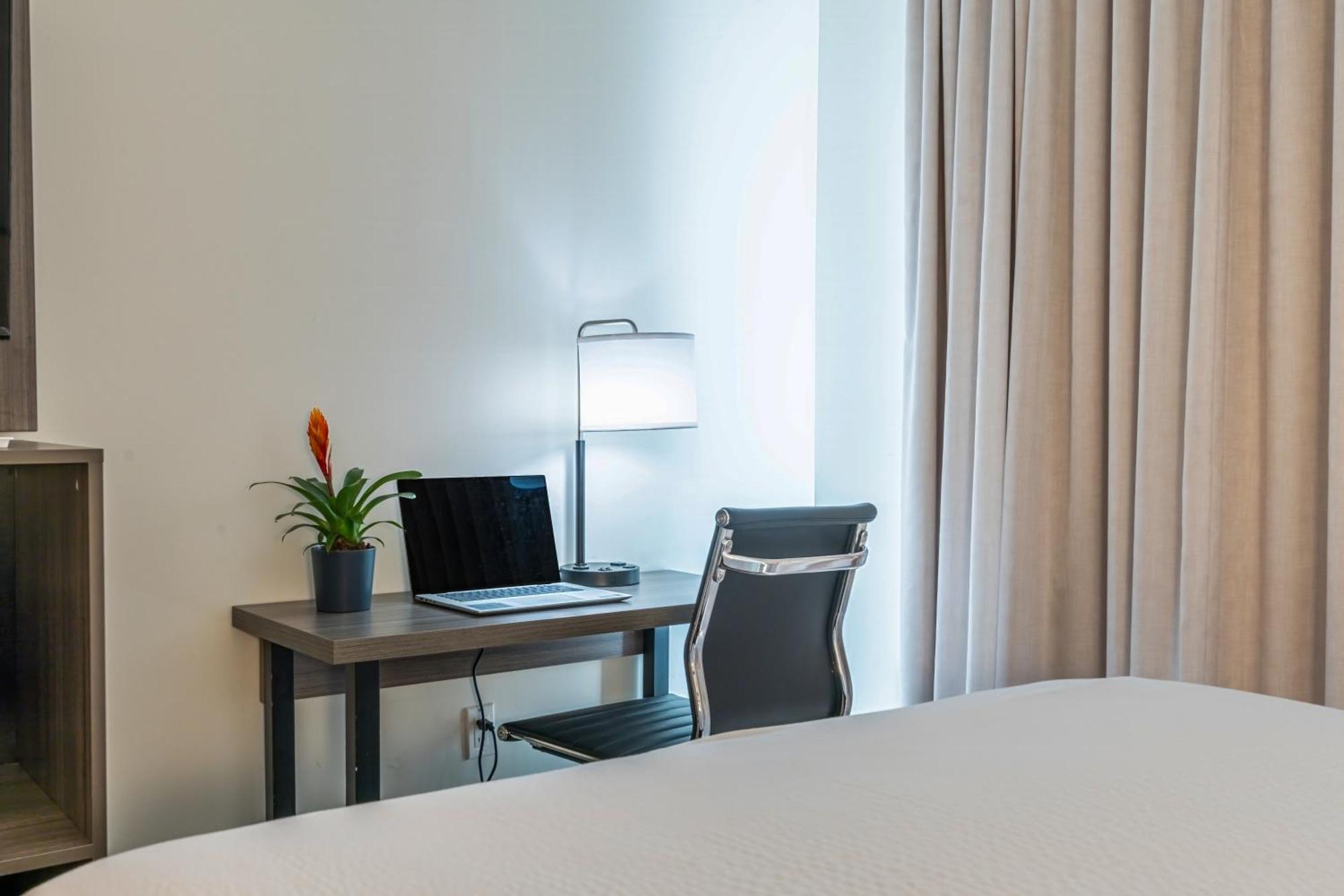 Ramada By Wyndham Kingston Μοτέλ Εξωτερικό φωτογραφία