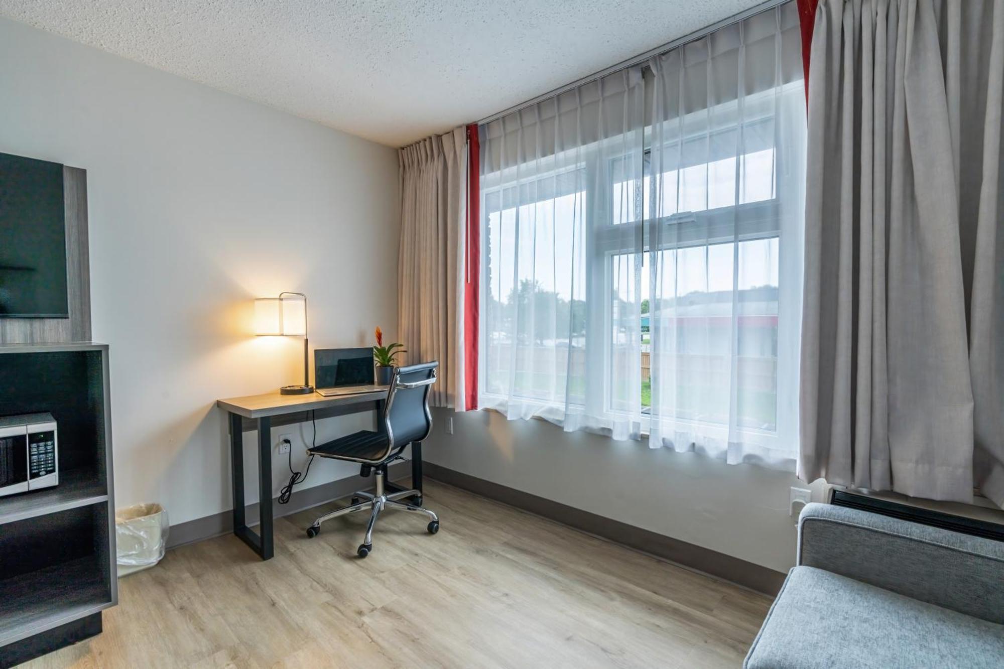 Ramada By Wyndham Kingston Μοτέλ Εξωτερικό φωτογραφία