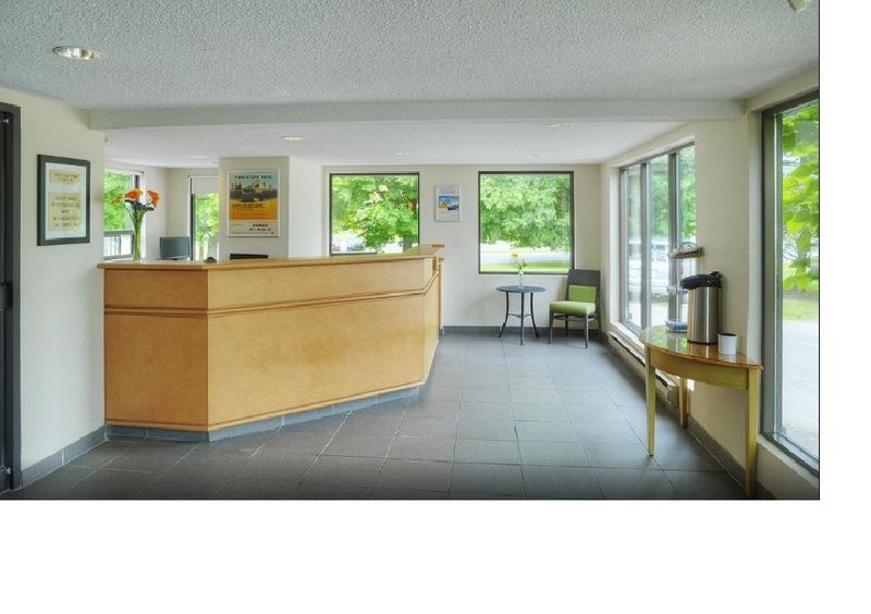 Ramada By Wyndham Kingston Μοτέλ Εξωτερικό φωτογραφία