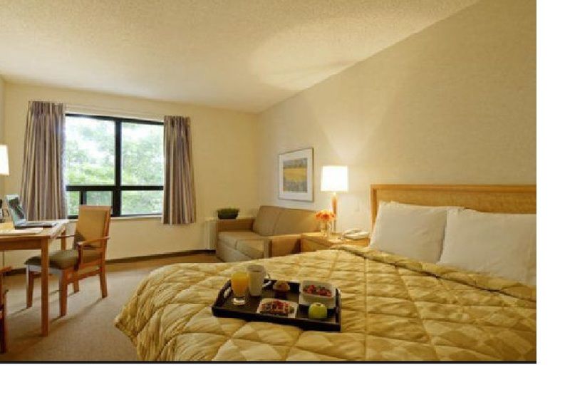 Ramada By Wyndham Kingston Μοτέλ Εξωτερικό φωτογραφία