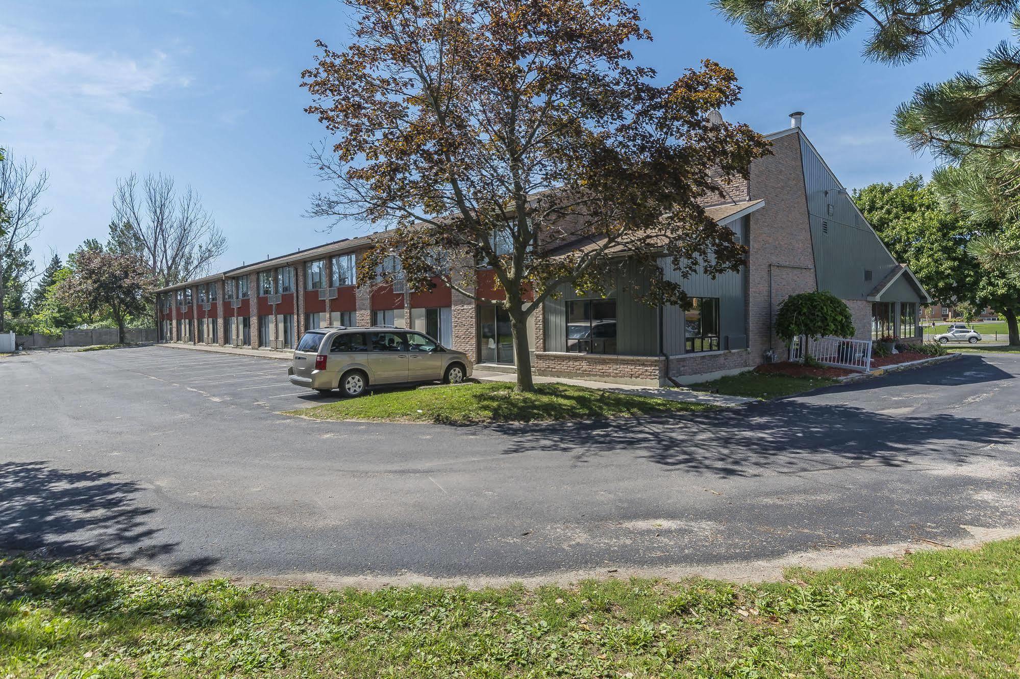 Ramada By Wyndham Kingston Μοτέλ Εξωτερικό φωτογραφία