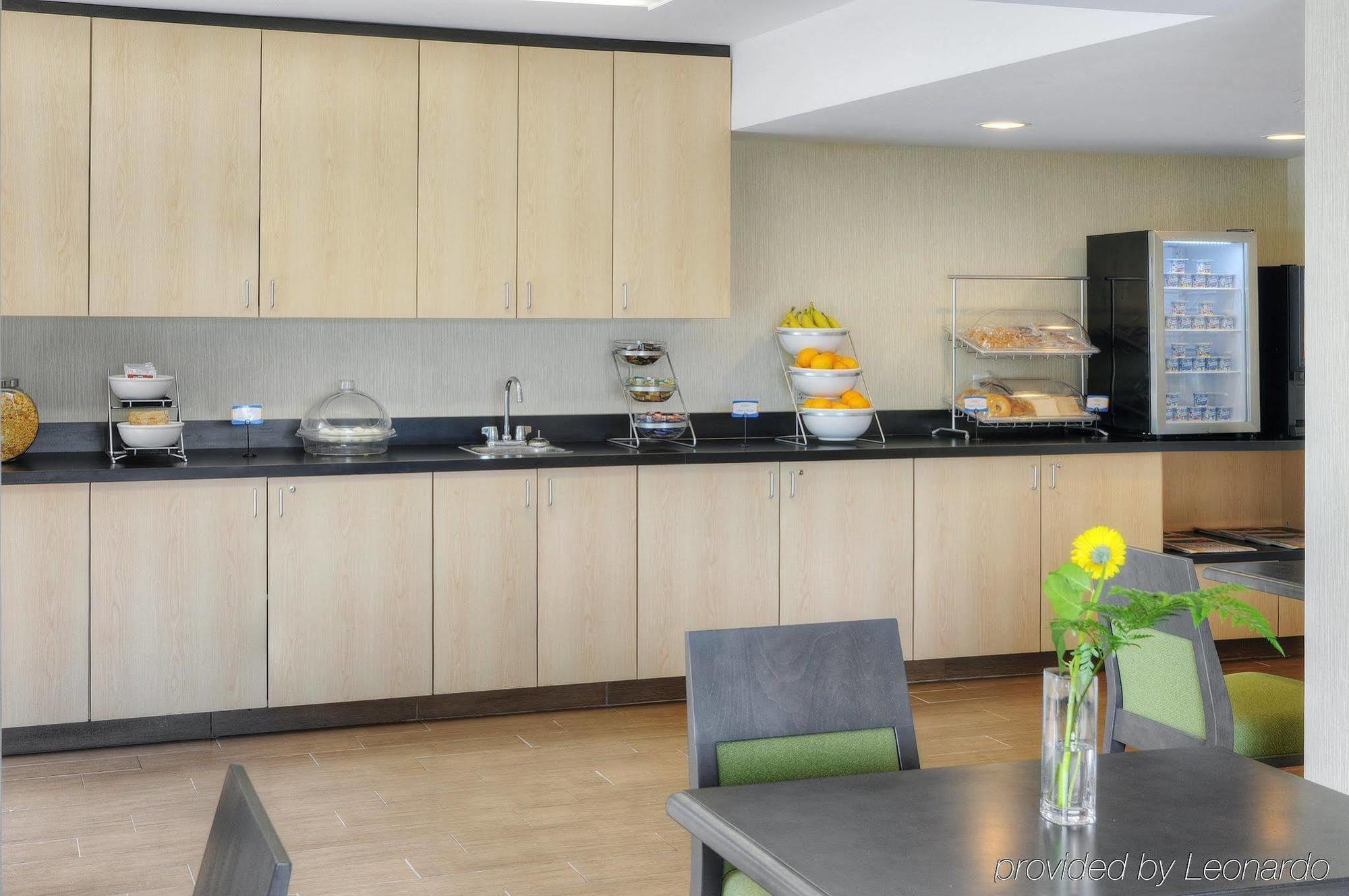 Ramada By Wyndham Kingston Μοτέλ Εξωτερικό φωτογραφία