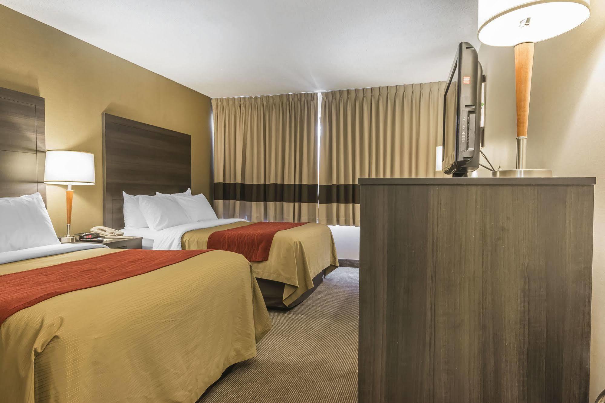 Ramada By Wyndham Kingston Μοτέλ Εξωτερικό φωτογραφία