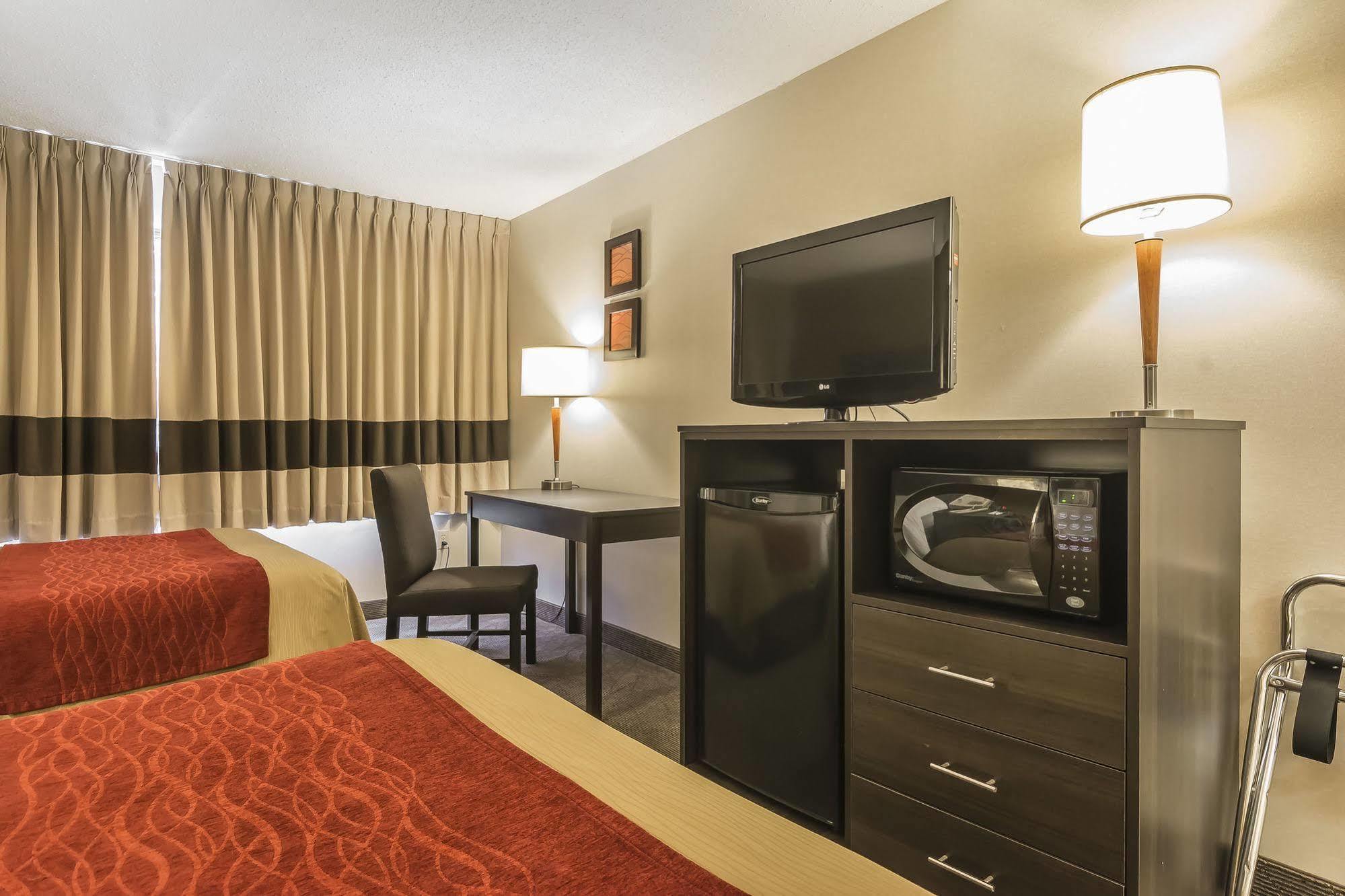Ramada By Wyndham Kingston Μοτέλ Εξωτερικό φωτογραφία