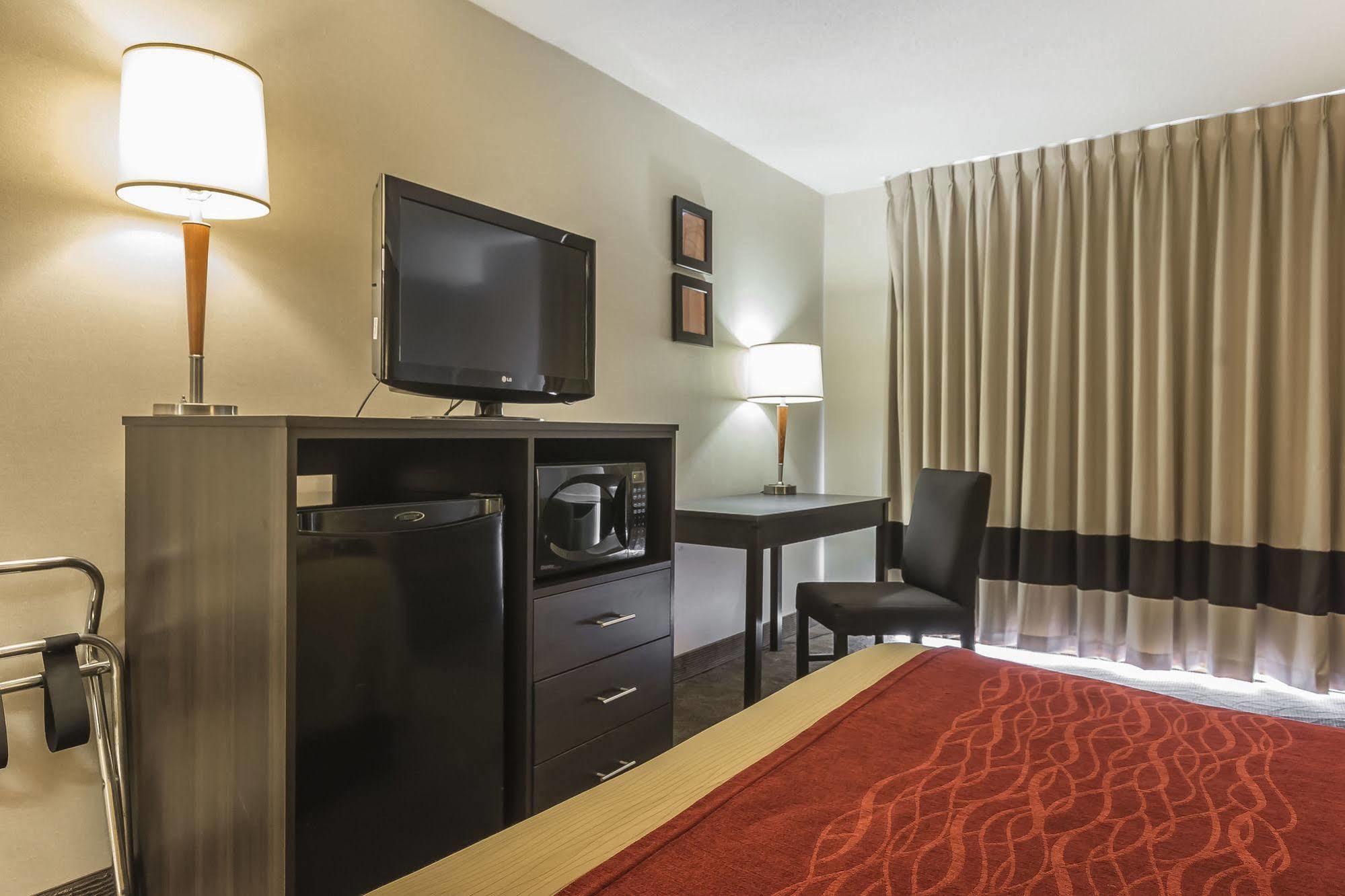 Ramada By Wyndham Kingston Μοτέλ Εξωτερικό φωτογραφία